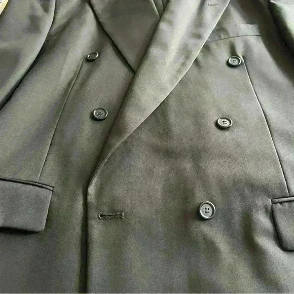 Men’s green double breasted suit. In fair condition has hole in the back of suit - Picture 5 of 12